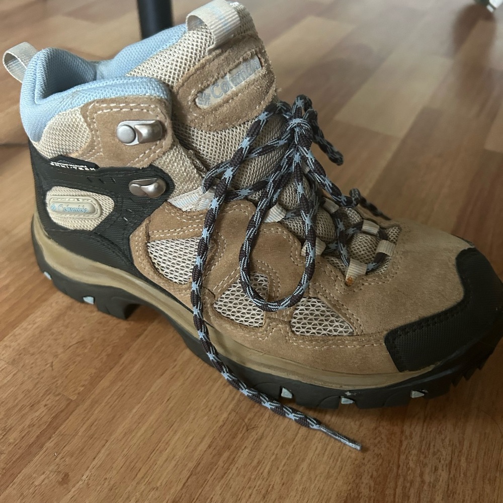 Columbia Beige and Black Outdoor Boot